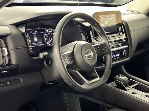 Used 2024 Nissan Pathfinder SV FWD image 17