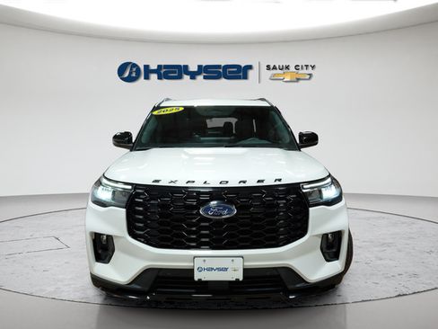 Used 2025 Ford Explorer ST-Line AWD/4WD image 2
