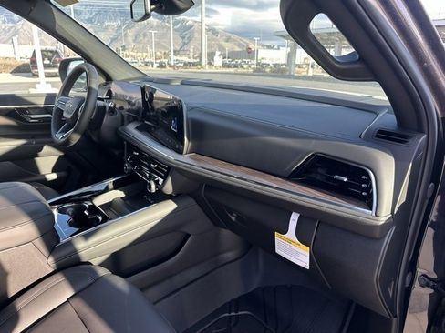 New 2026 Chevrolet Suburban Z71 w/ Comfort Package image 19