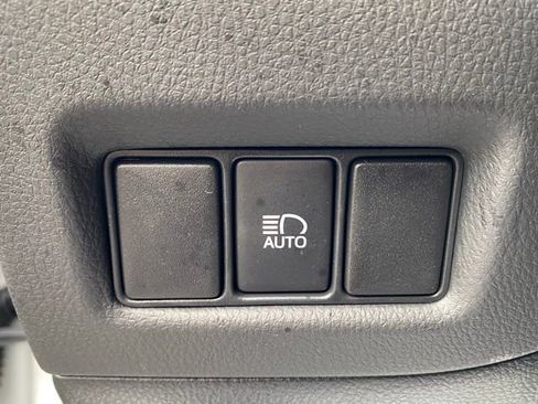 Used 2022 Toyota C-HR XLE image 47