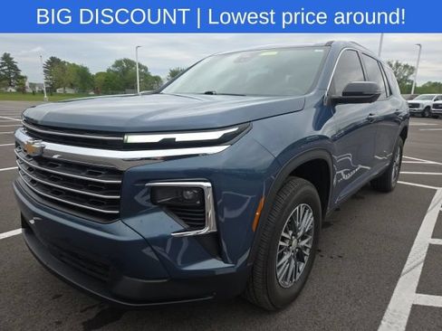 Used 2024 Chevrolet Traverse LT w/ LPO, Floor Liner Package FWD image 2