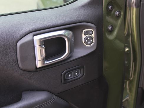Used 2023 Jeep Wrangler Unlimited Sahara AWD/4WD image 18