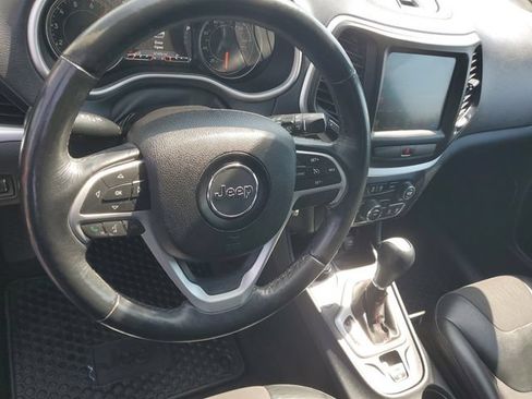 Used 2016 Jeep Cherokee Trailhawk w/ Cold Weather Group AWD/4WD image 18
