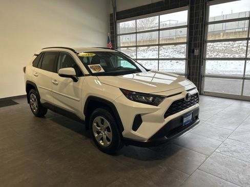 Used 2019 Toyota RAV4 LE image 6