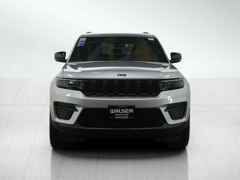 Used 2024 Jeep Grand Cherokee Altitude image 8