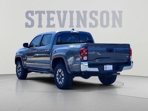 Used 2022 Toyota Tacoma TRD Off-Road AWD/4WD image 3