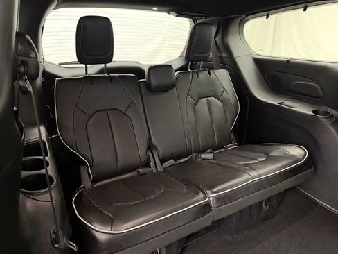 Used 2021 Chrysler Pacifica Limited w/ Uconnect Theater Family Group FWD image 33