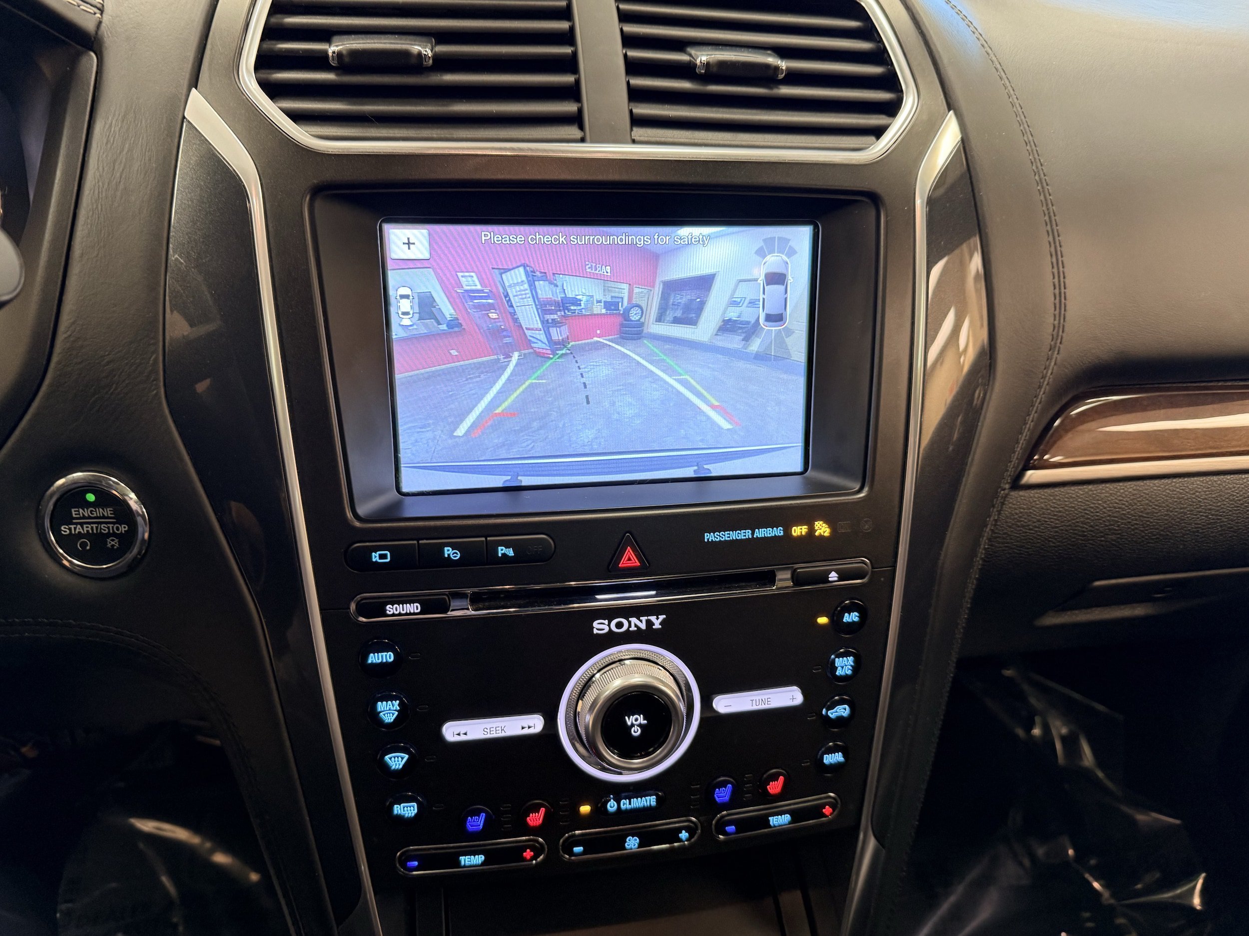 Used 2018 Ford Explorer Platinum AWD/4WD image 29
