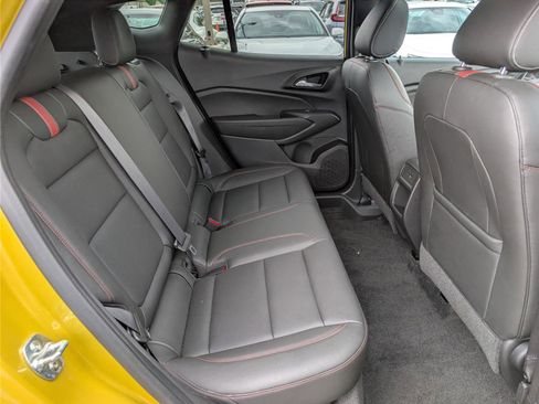 Used 2025 Chevrolet Trax RS w/ Sunroof Package FWD image 13