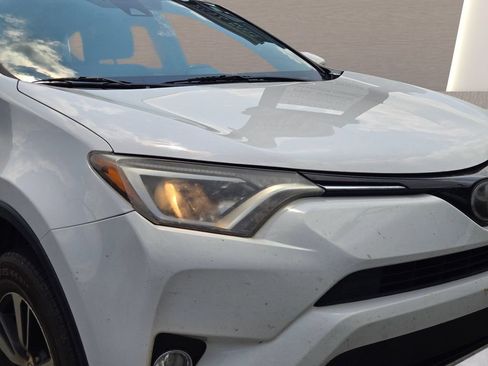 Used 2017 Toyota RAV4 XLE FWD image 2