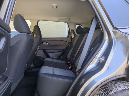 Used 2025 Nissan Rogue SV image 15