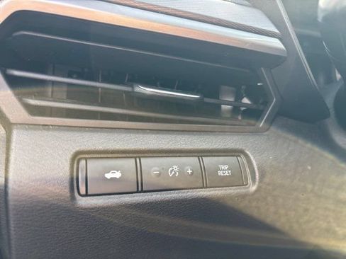 Used 2024 Nissan Altima 2.5 SR FWD image 39