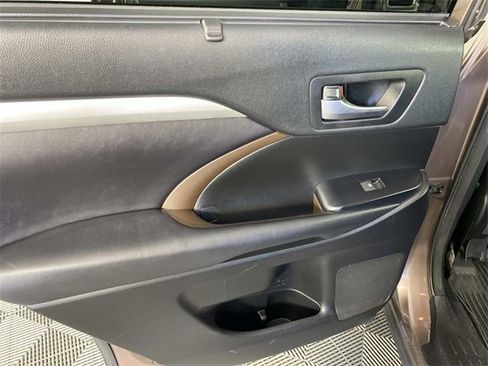 Used 2018 Toyota Highlander XLE w/ Protection Package #3 image 28