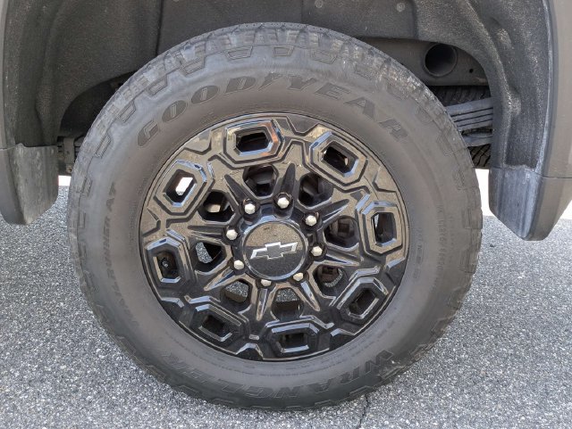 Used 2024 Chevrolet Silverado 2500 LTZ w/ LTZ Plus Package AWD/4WD image 9