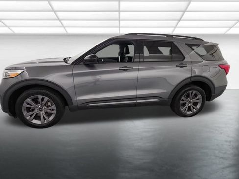 Used 2024 Ford Explorer XLT w/ Equipment Group 202A AWD/4WD image 4