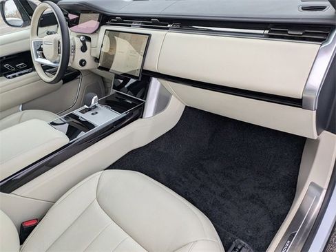 Used 2025 Land Rover Range Rover Long Wheelbase SE image 19