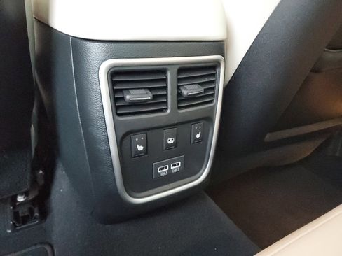 Certified 2023 Chrysler 300 Touring L w/ Popular Equipment Group image 15