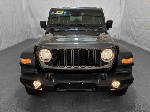 Used 2025 Jeep Wrangler Unlimited Sport AWD/4WD image 2