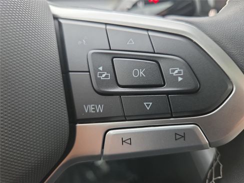 New 2026 Volkswagen Tiguan SE image 17