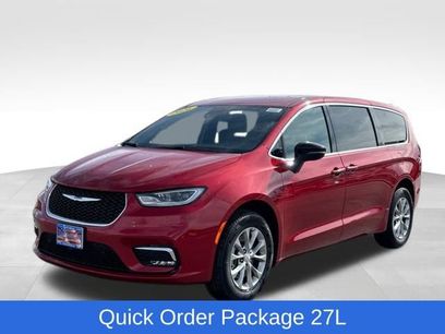 New 2026 Chrysler Pacifica Select