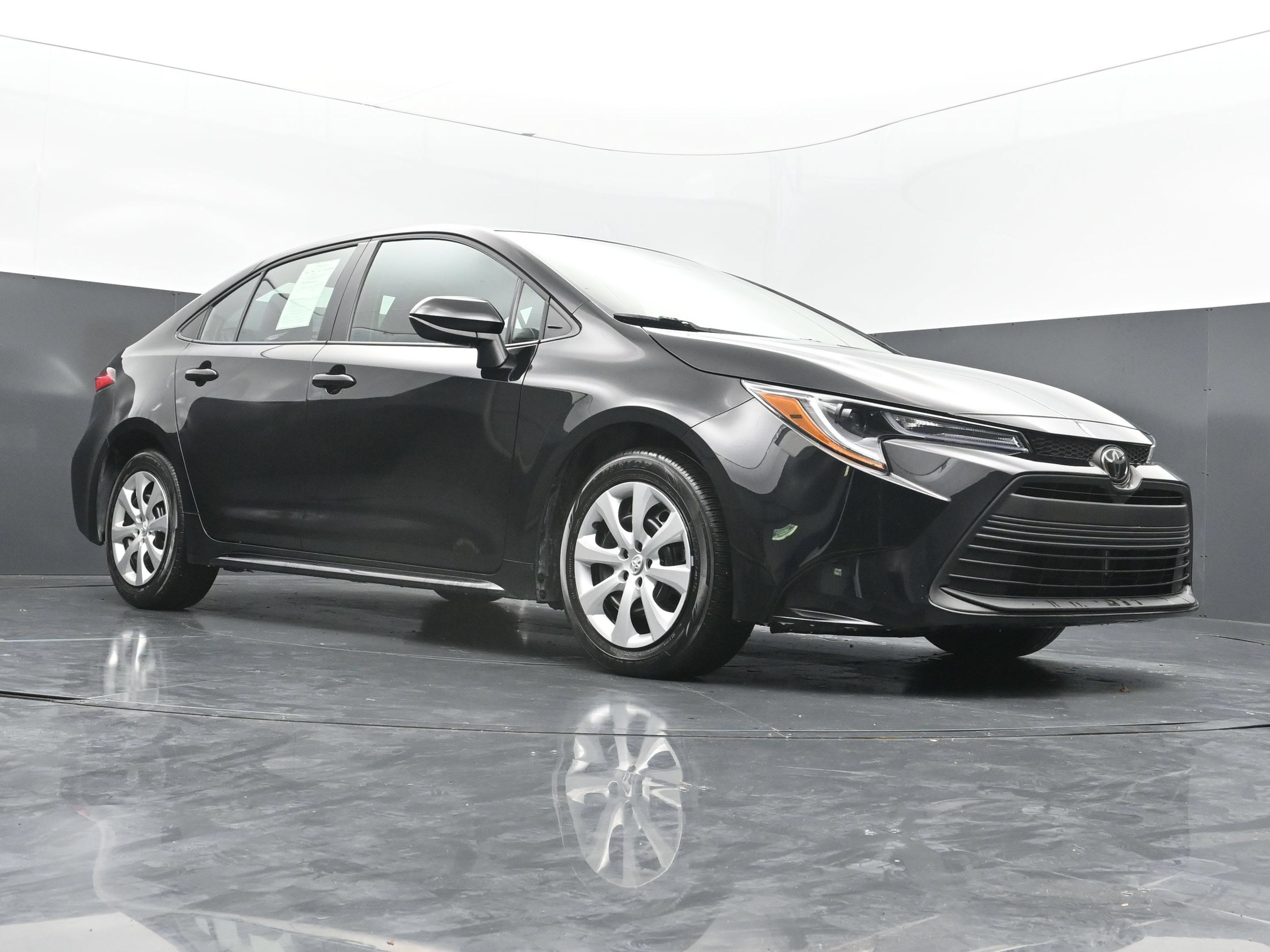 Used 2026 Toyota Corolla LE FWD image 41