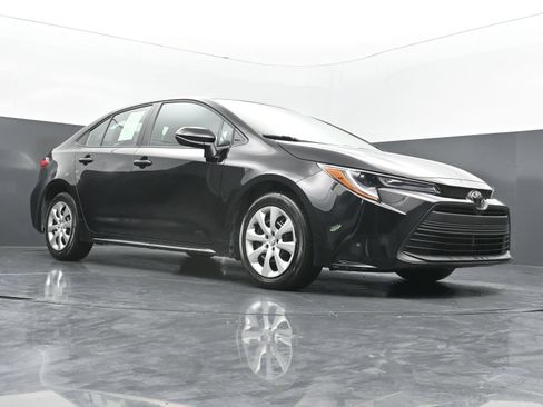 Used 2026 Toyota Corolla LE FWD image 41