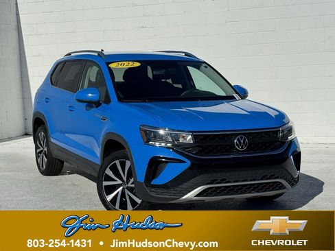 Used 2022 Volkswagen Taos SE image 1