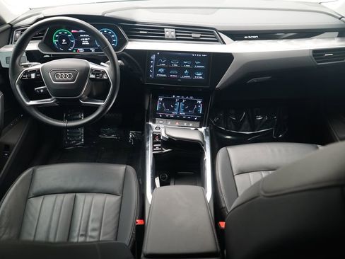 Used 2024 Audi Q8 e-tron Premium image 8