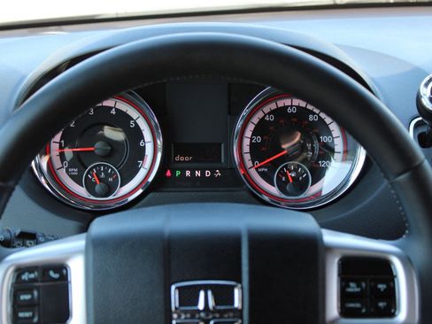Used 2015 Dodge Grand Caravan SXT w/ Blacktop Package FWD image 12
