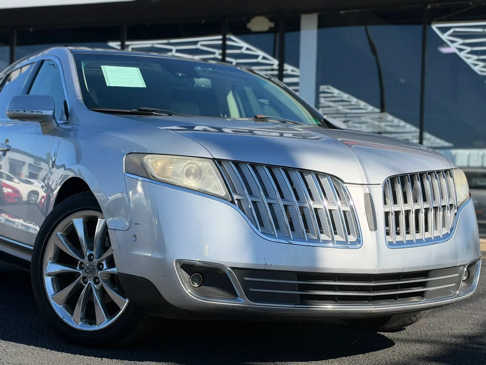 Used 2010 Lincoln MKT AWD image 2