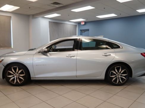 Used 2017 Chevrolet Malibu LT w/ Leather Package image 2