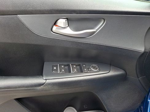 Used 2019 Kia Forte LXS FWD image 12