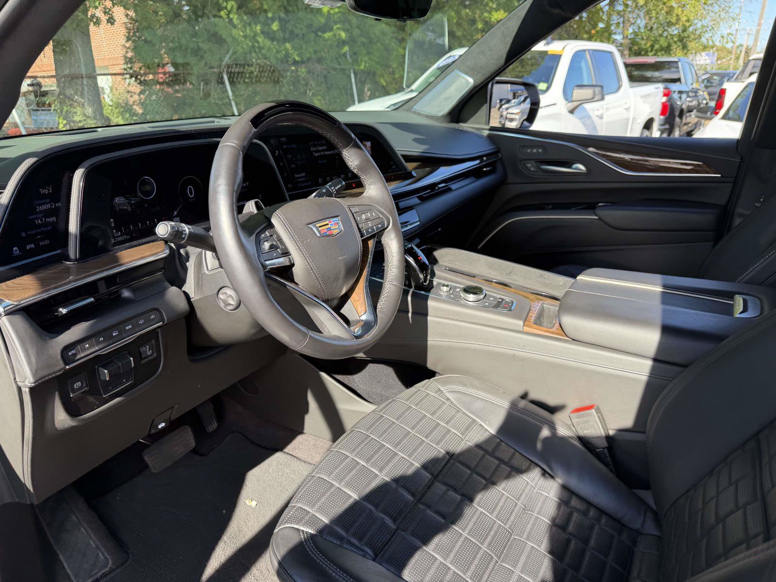 Used 2023 Cadillac Escalade Sport Platinum w/ LPO, ONYX Package AWD/4WD image 11