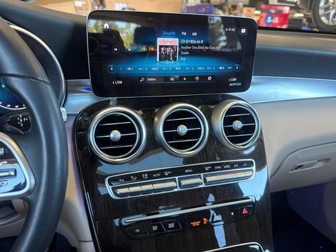 Used 2021 Mercedes-Benz GLC 300 4MATIC image 29
