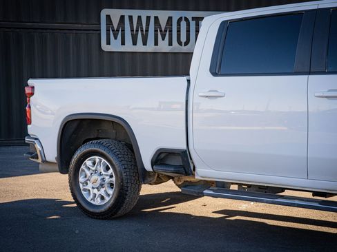 Used 2024 Chevrolet Silverado 2500 LT image 5