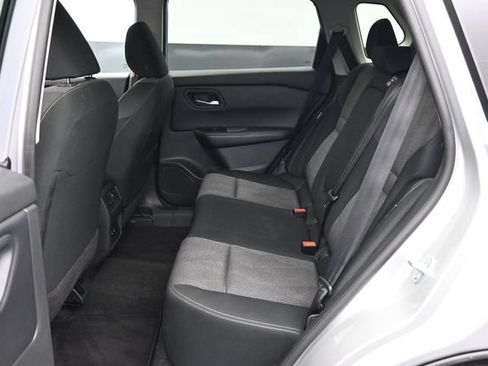 Used 2025 Nissan Rogue SV FWD image 9