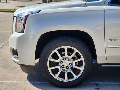 Used 2015 GMC Yukon Denali w/ Premium Package image 8