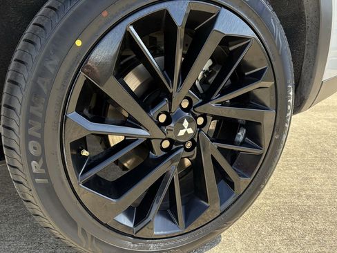 Used 2024 Mitsubishi Outlander SEL image 11