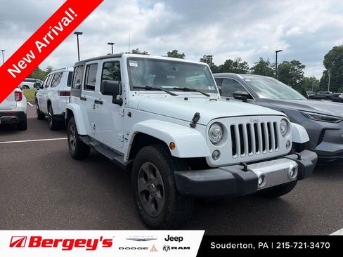 Used 2017 Jeep Wrangler Unlimited Sahara w/ Connectivity Group AWD/4WD image 1