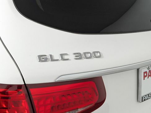 Used 2019 Mercedes-Benz GLC 300 4MATIC image 10