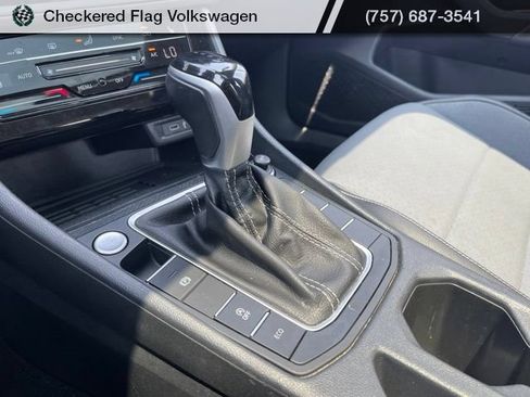 Used 2025 Volkswagen Jetta SE FWD image 39