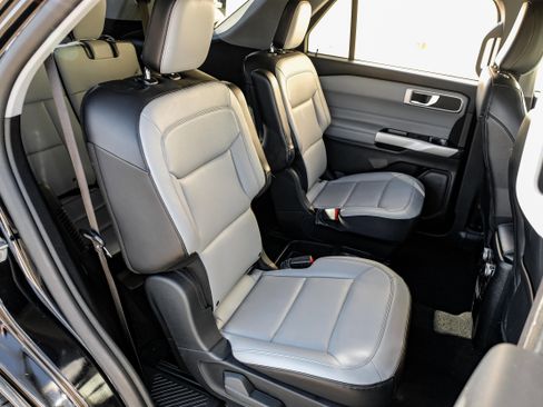 Used 2021 Ford Explorer XLT w/ Equipment Group 202A image 32