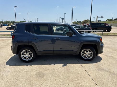 Used 2023 Jeep Renegade Latitude AWD/4WD image 17