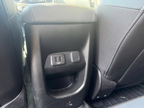 Used 2022 Chevrolet Colorado Z71 AWD/4WD image 12