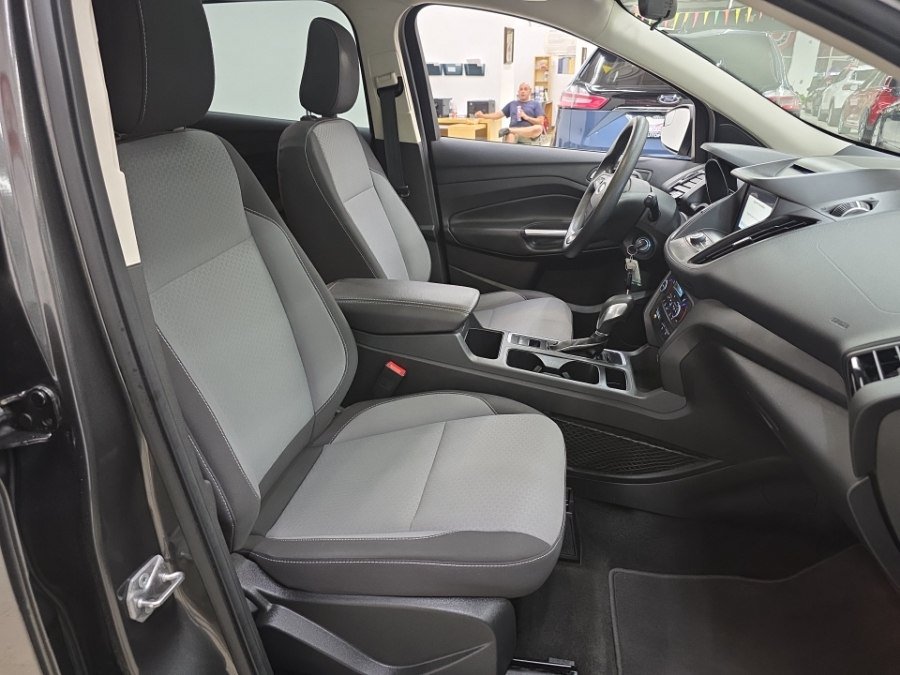 Used 2018 Ford Escape SE w/ SE Sync 3 Package AWD/4WD image 9