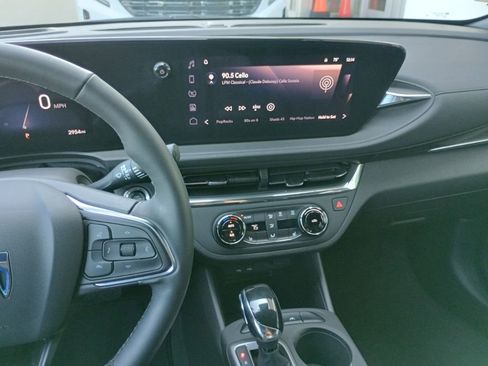 Certified 2025 Buick Envista Preferred w/ Convenience I Package image 20