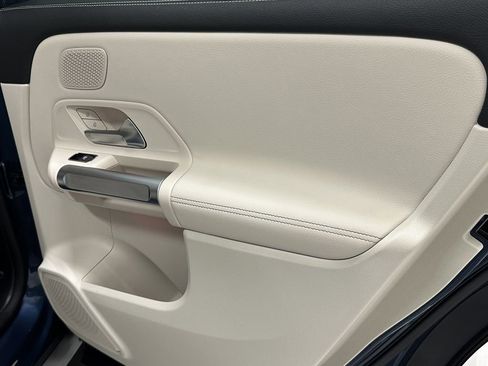 Certified 2023 Mercedes-Benz EQB 300 4MATIC image 17