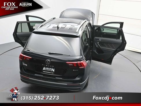 Used 2024 Volkswagen Tiguan SE w/ Panoramic Sunroof Package AWD/4WD image 40