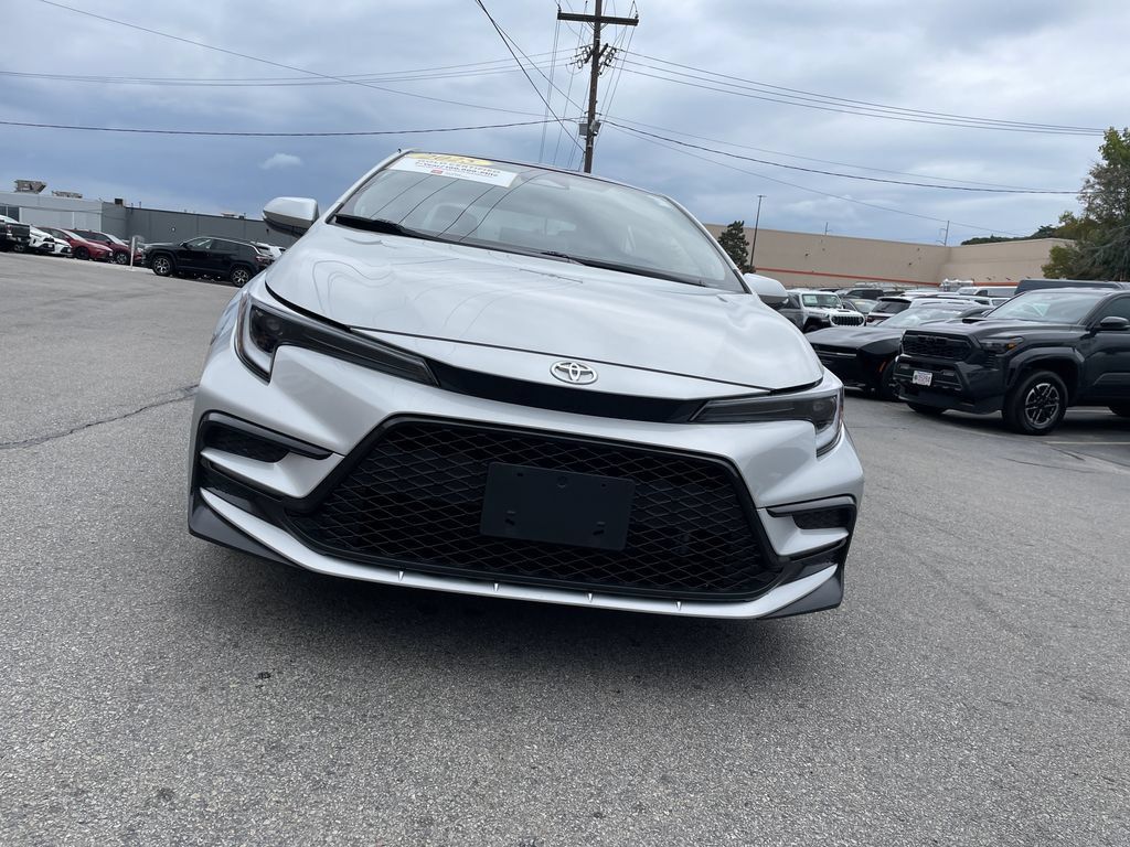 Used 2025 Toyota Corolla XSE FWD image 5