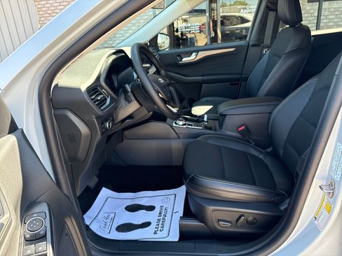 New 2025 Ford Escape PHEV image 3